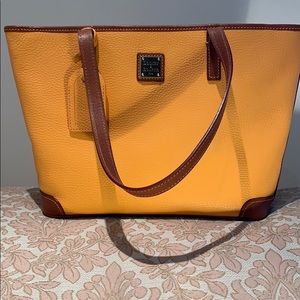 A LIKE NEW Dooney & Bourke Charleston purse